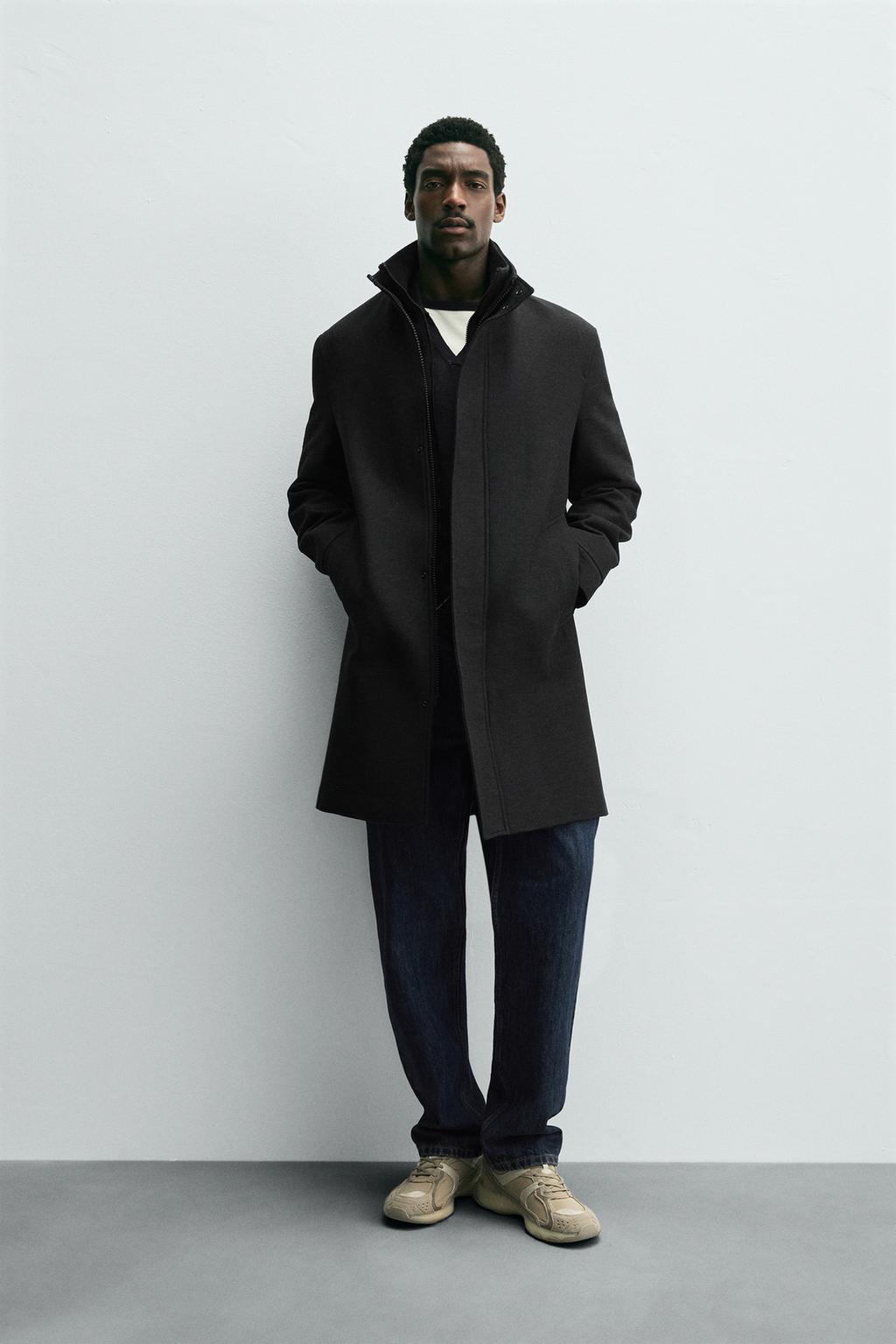 COAT WITH DETACHABLE COLLAR